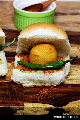  Vada Pav: Một Hoài Niệm Lâu Đời về Vị Ngọt Bùi và Độ Giòn Tan Của Miếng bánh mì Ấn Độ!