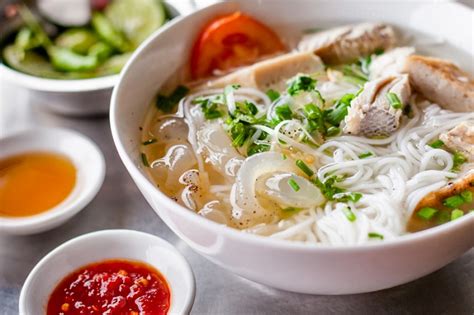  Bún Chả Nha Trang:  Một Món Ăn Đậm Đà Hương Vị Phở và Thơm Ngon Chân Cháng