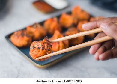  Momos: Nướng giòn bên ngoài, mềm ẩm và đầy ắp hương vị bên trong!