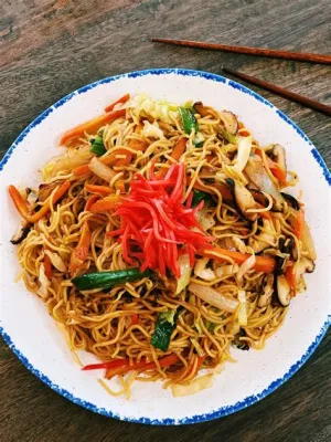  Yakisoba - Món mì xào Nhật Bản thơm ngon, hấp dẫn với hương vị umami đậm đà và kết cấu dai giòn!